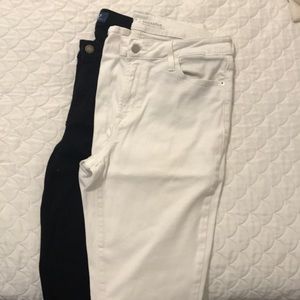 Bundle of 2 old navy jeans